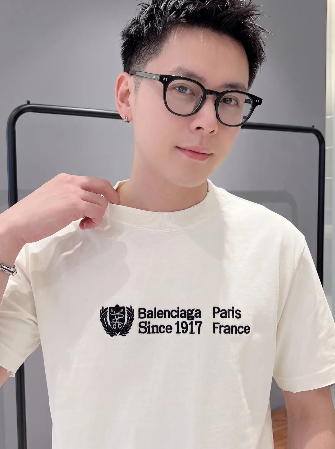 P100✨🔥 [BALENCIAGA] 2026FW short-sleeved T-shirt Premium 26s double yarn 300g fabric embroidery fraying process Color: Black White Green Size: S M L XL 2XL